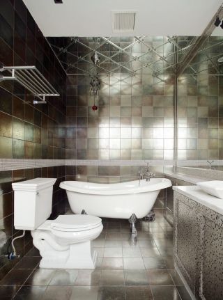 美式简约风格卫生间瓷砖搭配装修效果图片