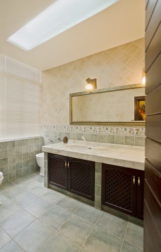 美式设计风格卫生间瓷砖搭配效果图片