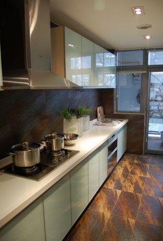 现代风格室内厨房白色橱柜装修效果图欣赏