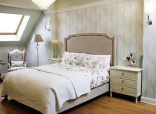 阁楼小卧室温馨布置装修效果图