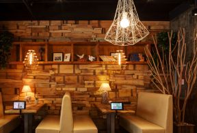小型咖啡厅效果图 墙面置物架装修效果图片