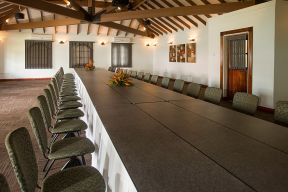 公司大型会议室会议桌装修效果图片2023