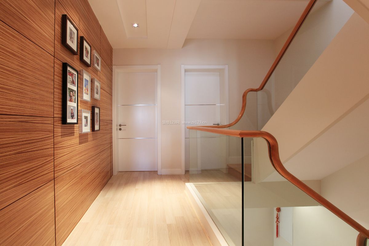 楼梯间照片墙模板效果图 
