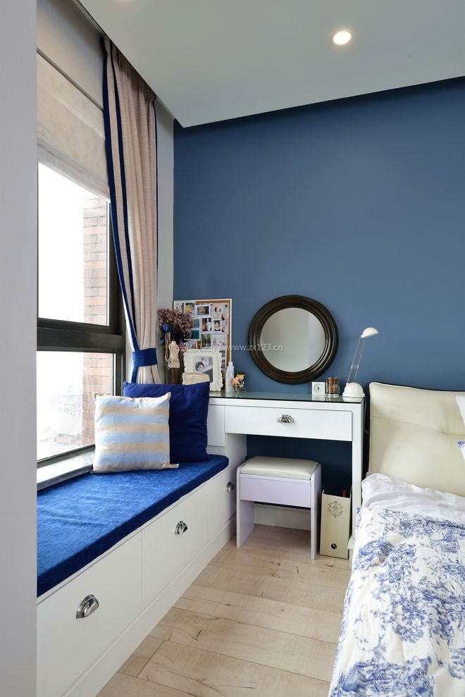 卧室颜色深蓝色墙壁效果图