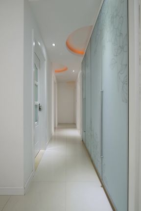 走廊米白色地砖装修效果图片