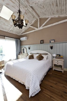 尖顶卧室木质吊顶装修效果图片150平米