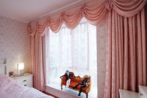 漂亮的卧室粉色窗帘装修效果图片