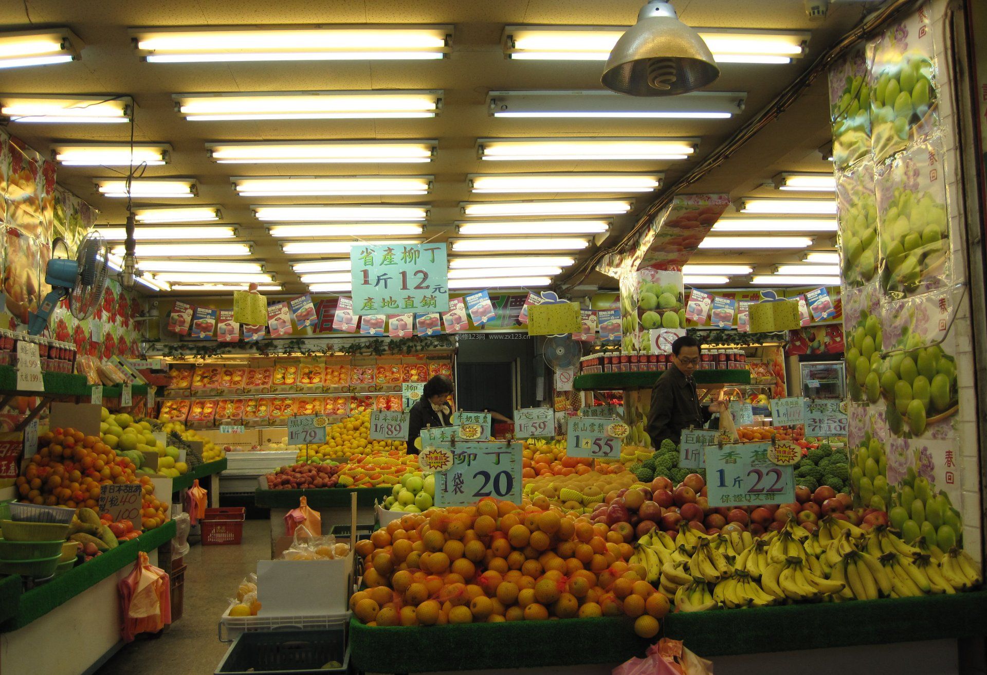 水果店面吸顶灯装修效果图片