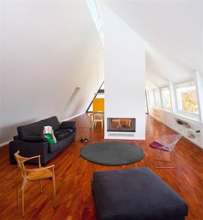 现代简约客厅地毯 斜顶复式楼装修效果图