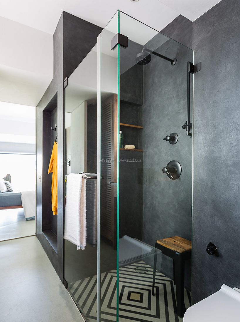 现代家装设计浴室玻璃门图片