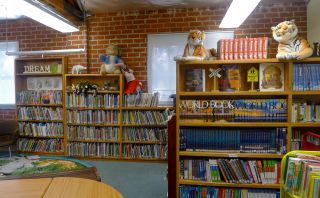 儿童图书馆室内书柜设计效果图片