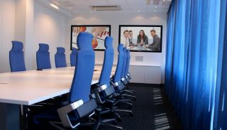 多媒体会议室蓝色窗帘装修效果图片