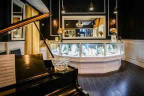 珠宝店室内玻璃展示柜设计效果图2023图片