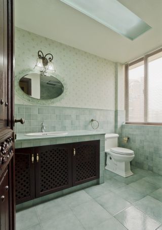 美式小户型家庭室内卫生间装修效果图片