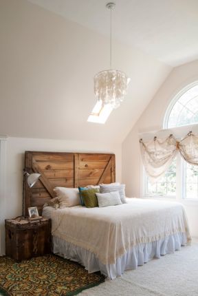 小别墅室内带飘窗卧室吊顶设计效果图