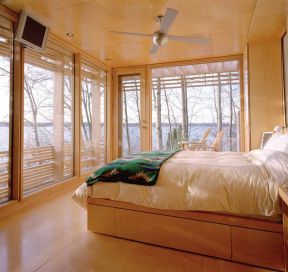 木屋别墅带飘窗卧室吊顶图片