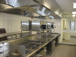 现代餐馆厨房灶台装修设计效果图
