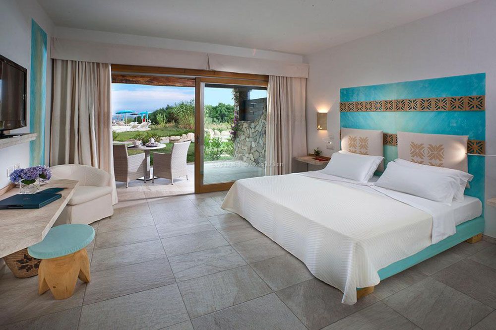 地中海风格家居主卧室床背景墙设计