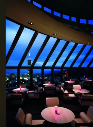 大型餐馆室内窗户设计效果图