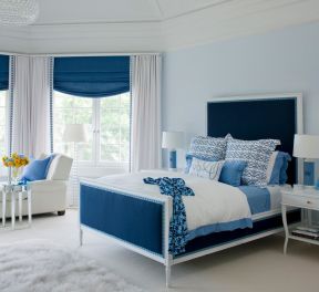家装卧室蓝色窗帘装修设计效果图片