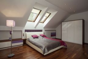 40平米小户型简约斜顶阁楼卧室装修效果图片