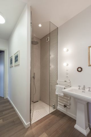 黑白风格现代简约卫浴展厅装修效果图