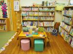儿童图书馆深黄色木地板装修效果图片