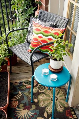 小户型阳台藤椅装修装饰效果图片