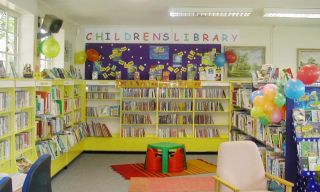 现代温馨简约儿童图书馆图片