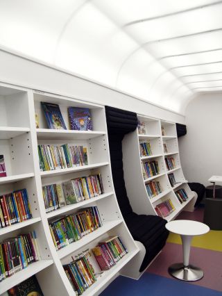 现代白色简约图书馆装修效果图案例