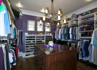 简欧家装室内衣帽间紫色墙面装修设计效果图片