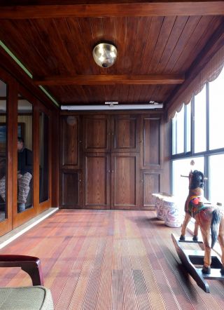 新东南亚风格客厅阳台木质吊顶装修效果图大全
