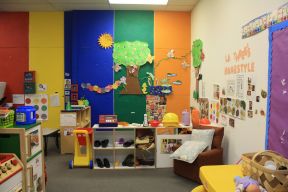 幼儿园墙面装饰图片 现代简约风格