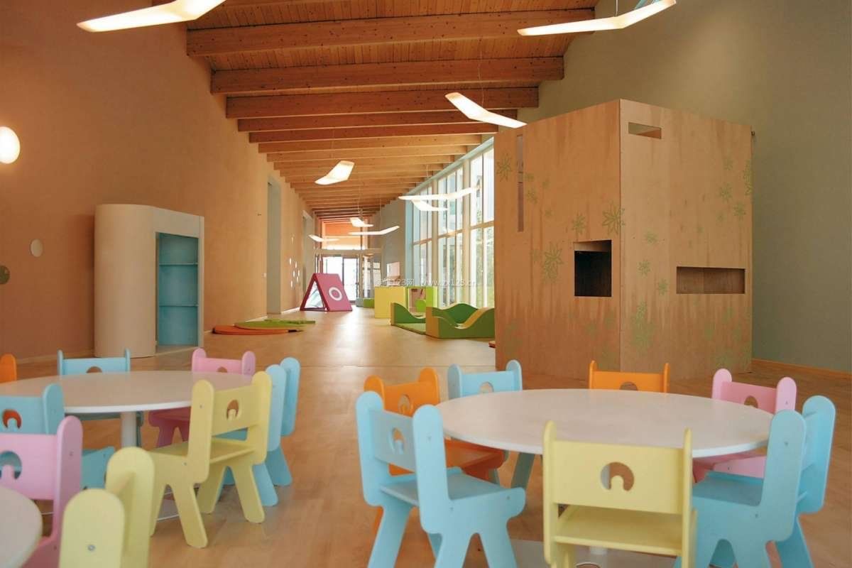 幼儿园大厅走廊吊顶装修效果图