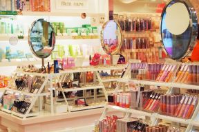 化妆品店室内展示架设计装修效果图片 