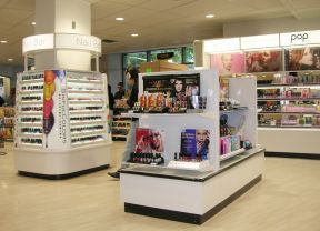 大型化妆品店展示柜装修效果图片