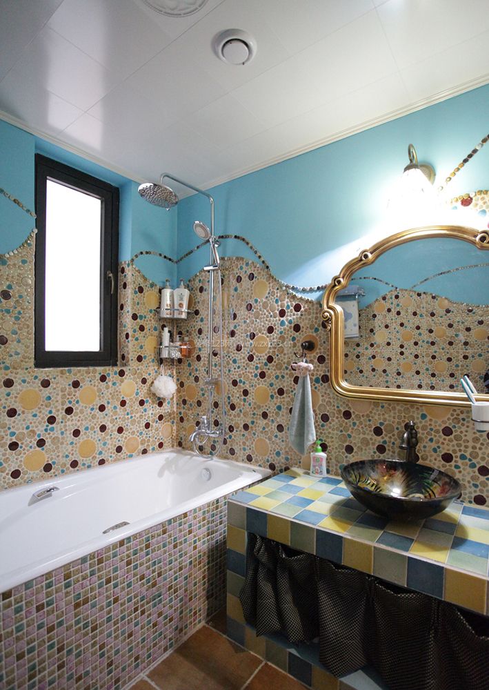 恬淡田园地中海风格卫生间浴缸装修图片