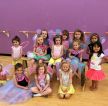 幼儿园舞蹈房紫色墙面装修效果图片
