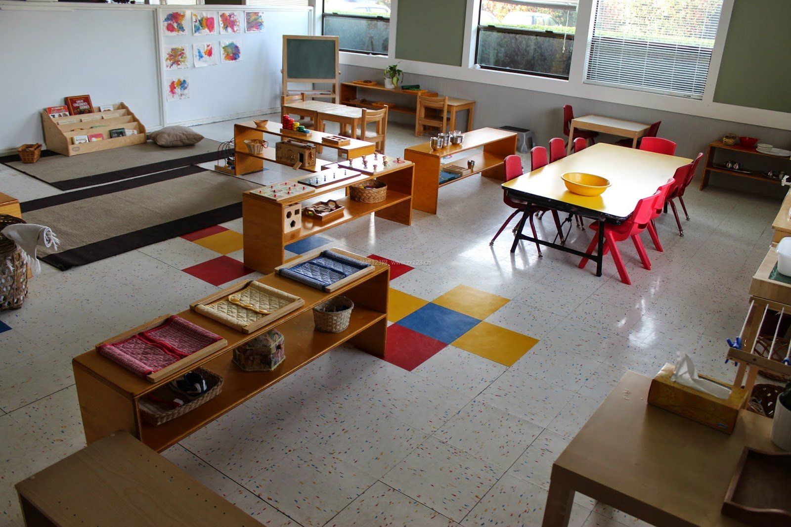 幼儿园室暗花地砖装修效果图片