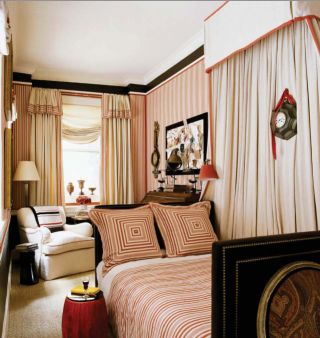 美式家装长形卧室条纹壁纸装修效果图片