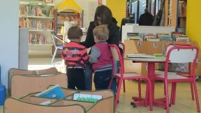 幼儿园书柜装修效果图 幼儿园小班环境布置