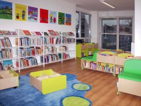 现代风格幼儿园书柜装修效果图欣赏