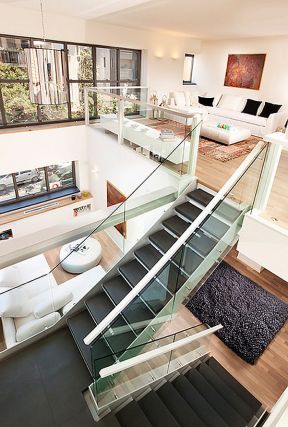 现代复式楼装修效果图 玻璃楼梯扶手图片