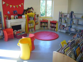 幼儿园室内装饰儿童书柜效果图片