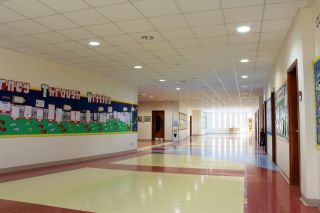 幼儿园走廊简单吊顶装修效果图欣赏