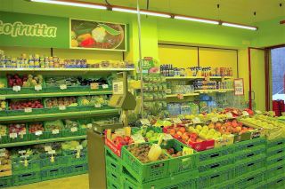 2023现代蔬菜超市摆设装修效果图片