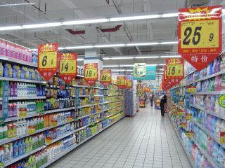 大型超市室内货架摆放装修效果图片