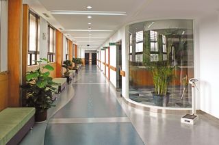 医院设计走廊装修效果图片