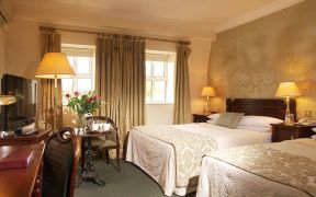 宾馆房间装修图 纯色窗帘装修效果图片