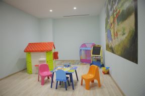 武汉幼儿园装修 浅色木地板